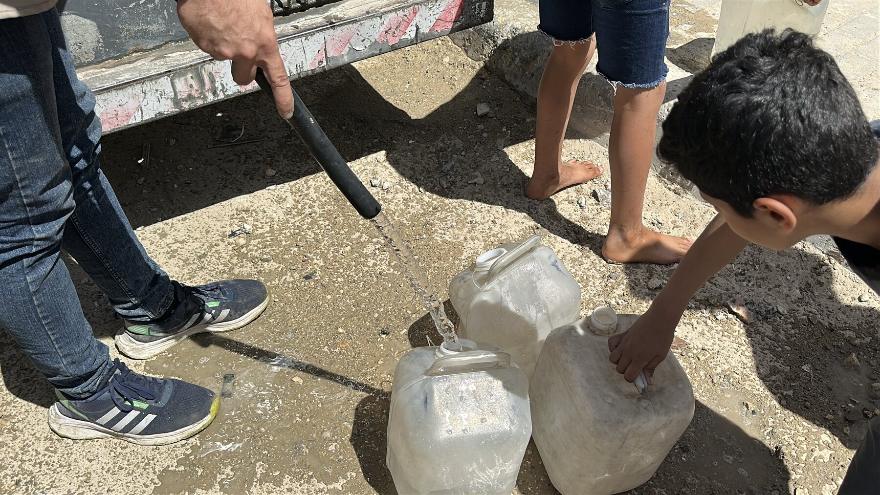 Gaza clean water distribution 6