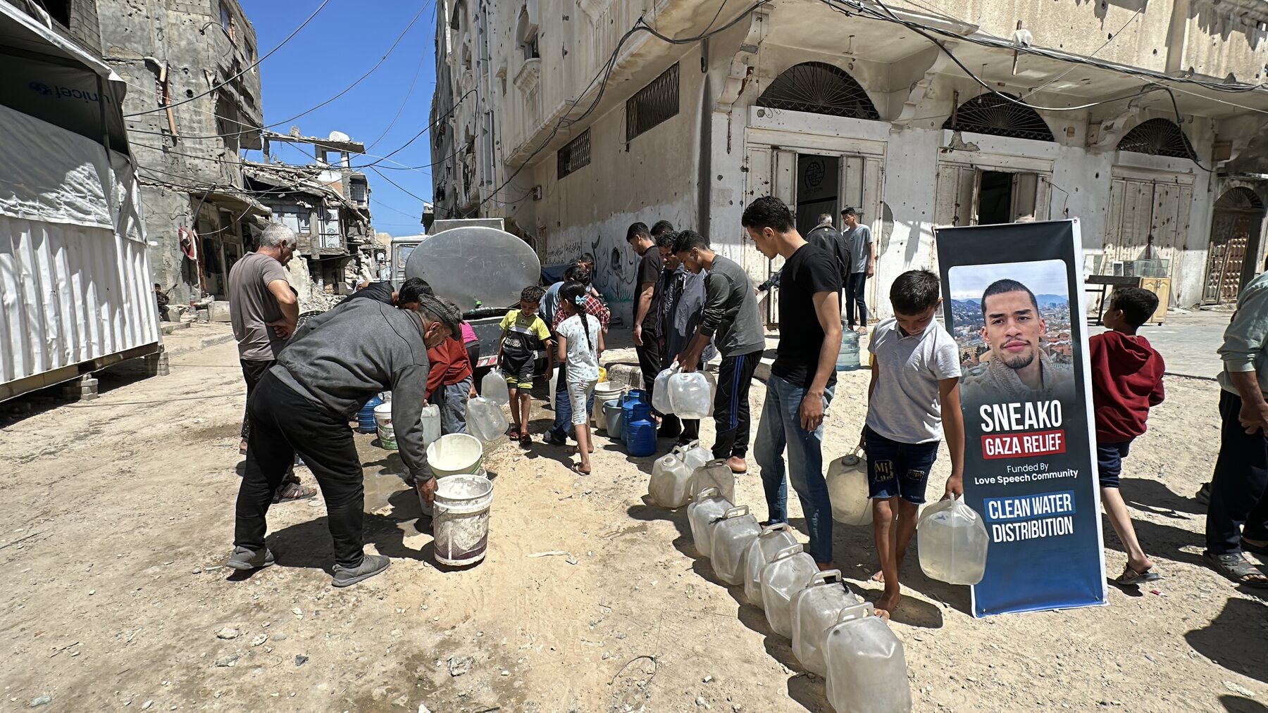 Gaza clean water distribution 9