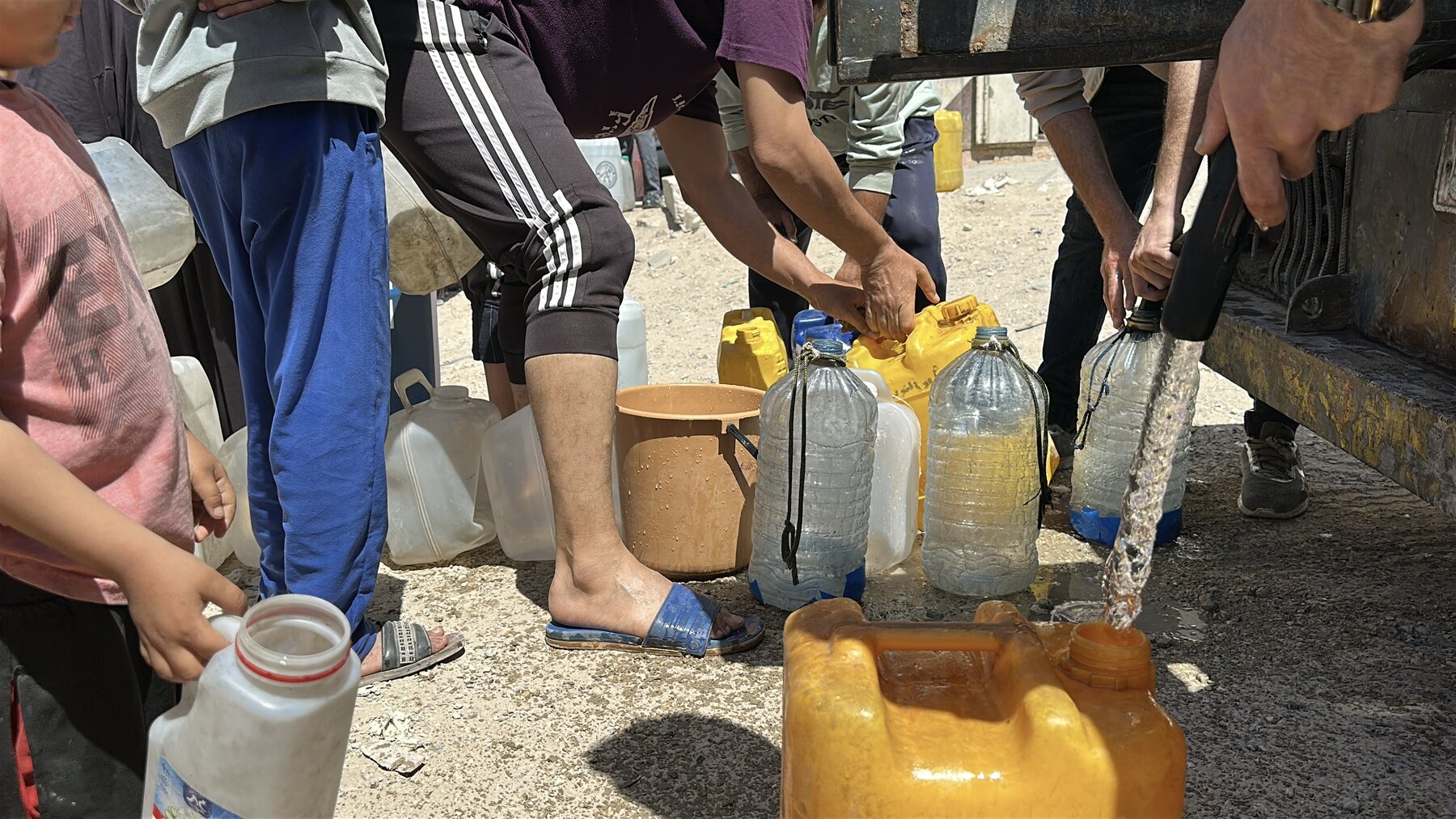 Gaza clean water distribution 11