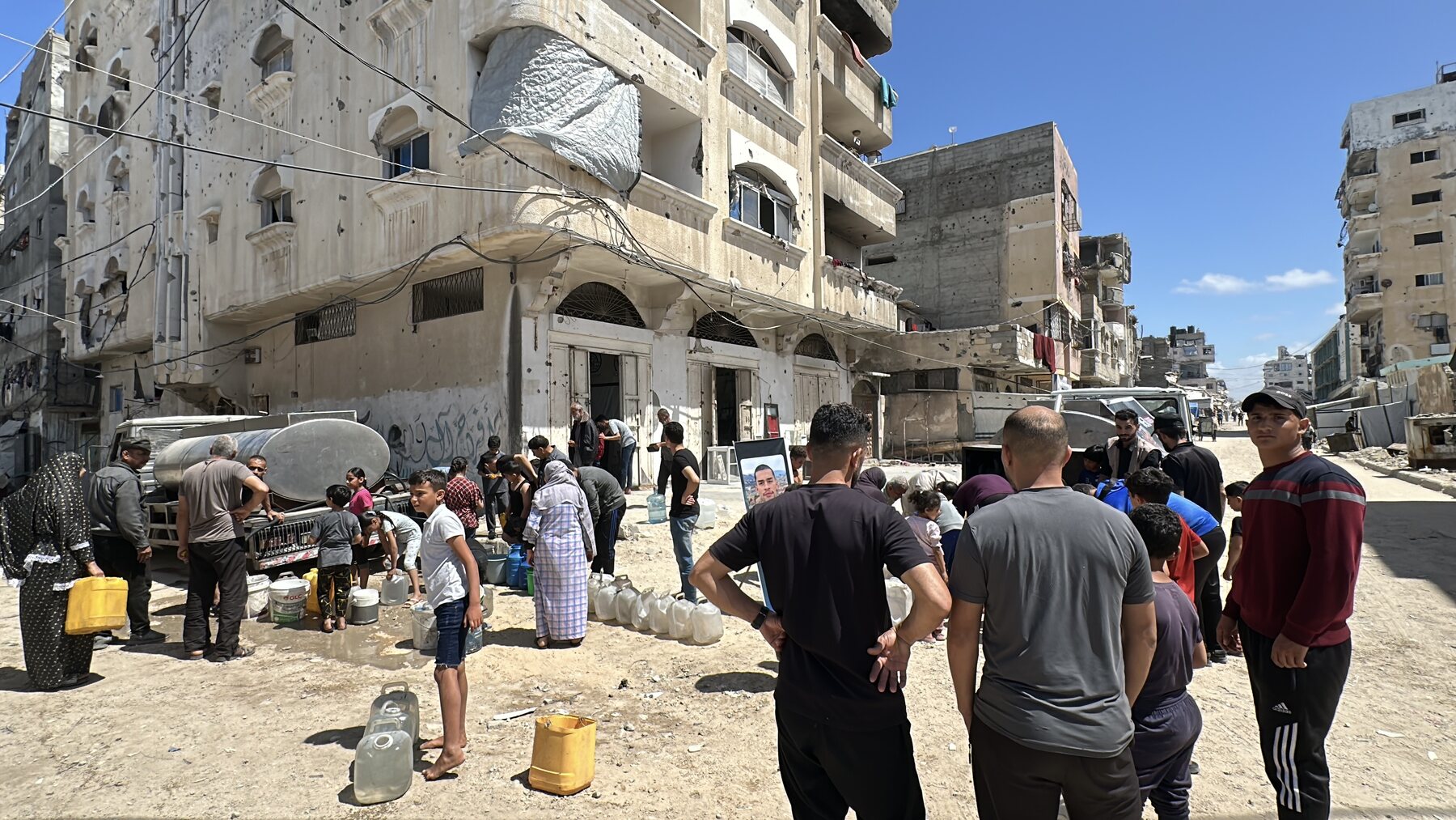 Gaza clean water distribution 12