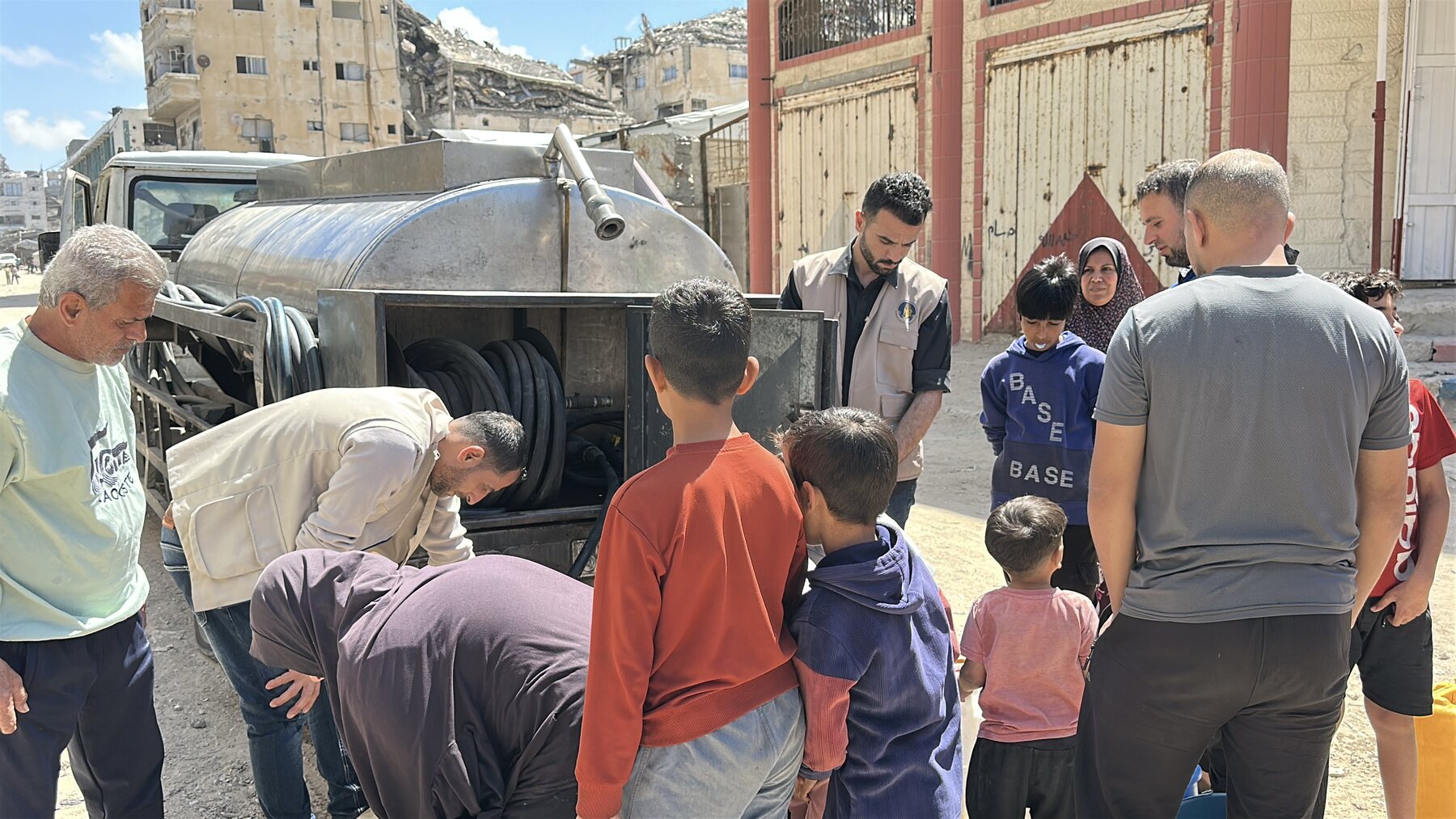 Gaza clean water distribution 14