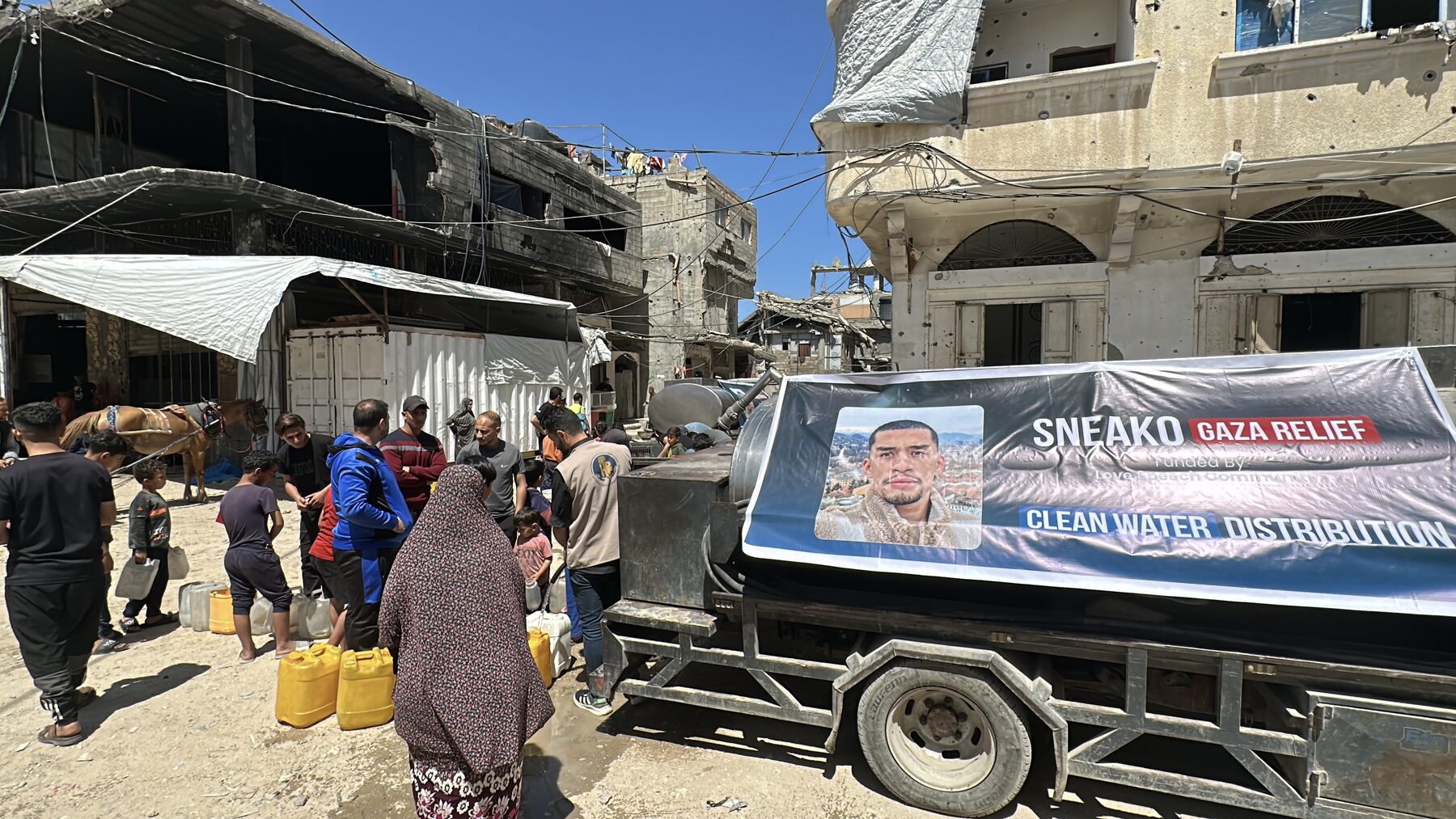 Gaza clean water distribution 16