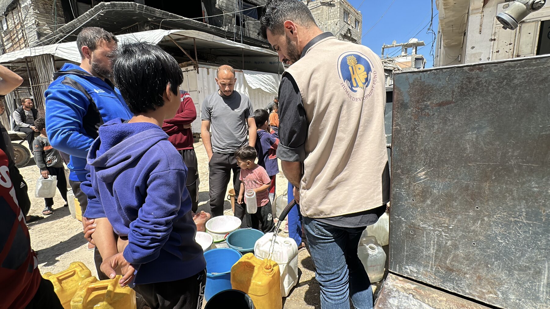 Gaza clean water distribution 17