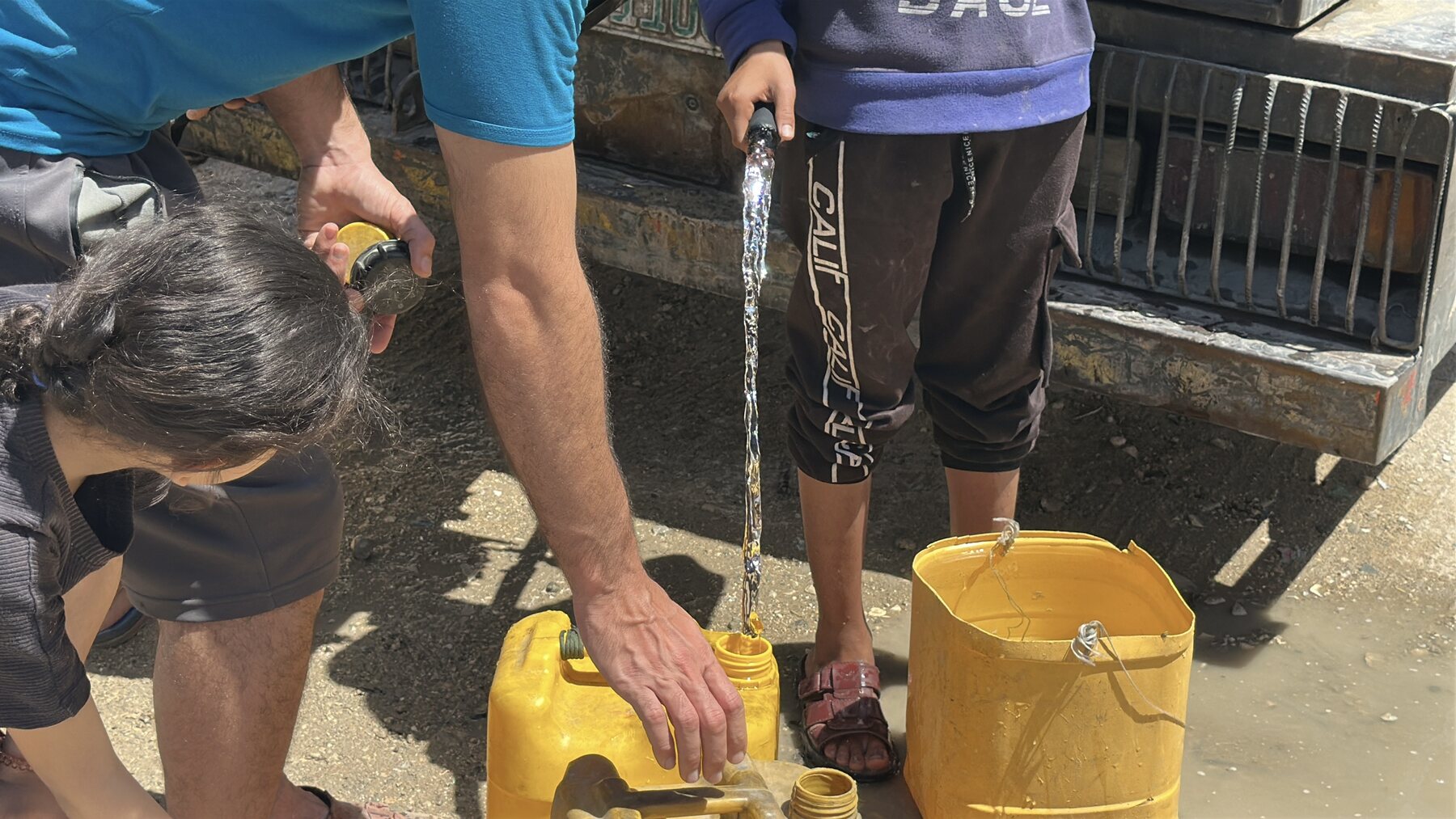 Gaza clean water distribution 27